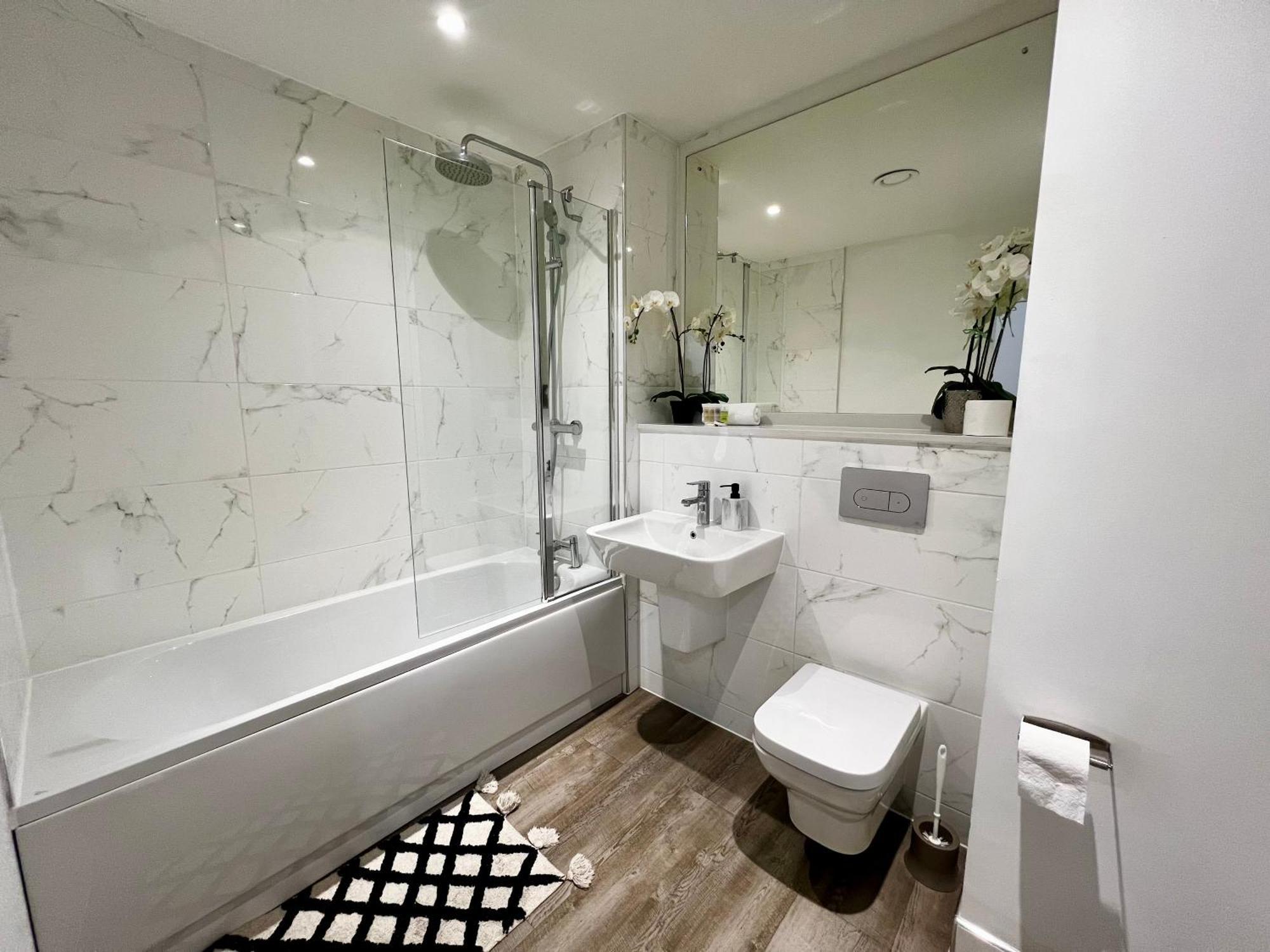 Premium Deals L Last-Minute Stay L 4 Min Walk To Birmingham Central Library L 18Th Floor 2 Bed 2 Bath City Centre Penthouse With Gym & Netflix By Jvt Short Lets Eksteriør billede