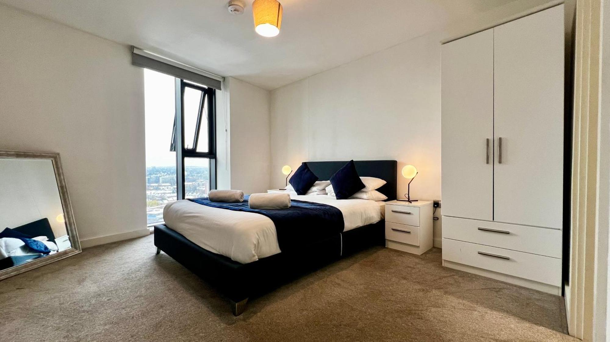 Premium Deals L Last-Minute Stay L 4 Min Walk To Birmingham Central Library L 18Th Floor 2 Bed 2 Bath City Centre Penthouse With Gym & Netflix By Jvt Short Lets Eksteriør billede